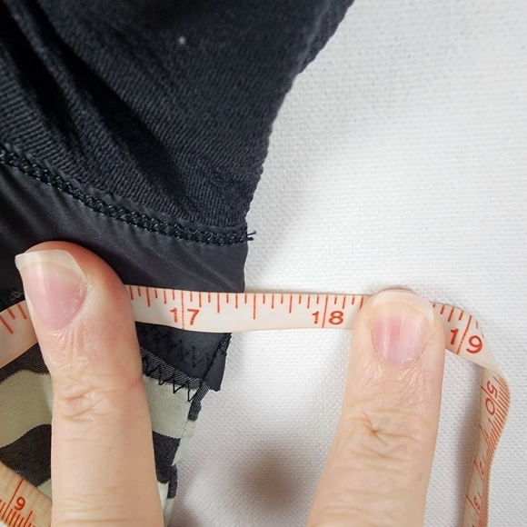 LULULEMON 'GET UP AND GLOW' JACKET SIZE 4 Running Workout Athletic Sporty - Picture 9 of 10